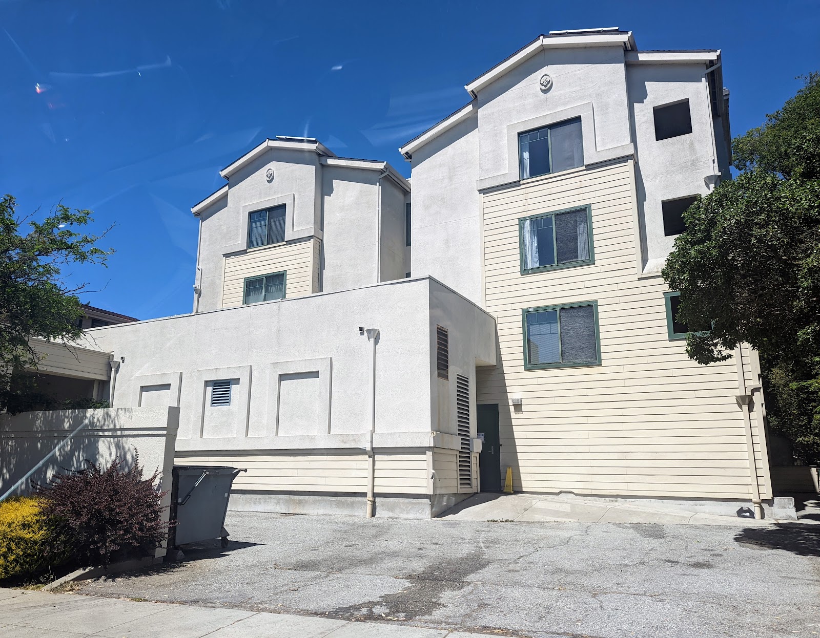 Sterling Court
