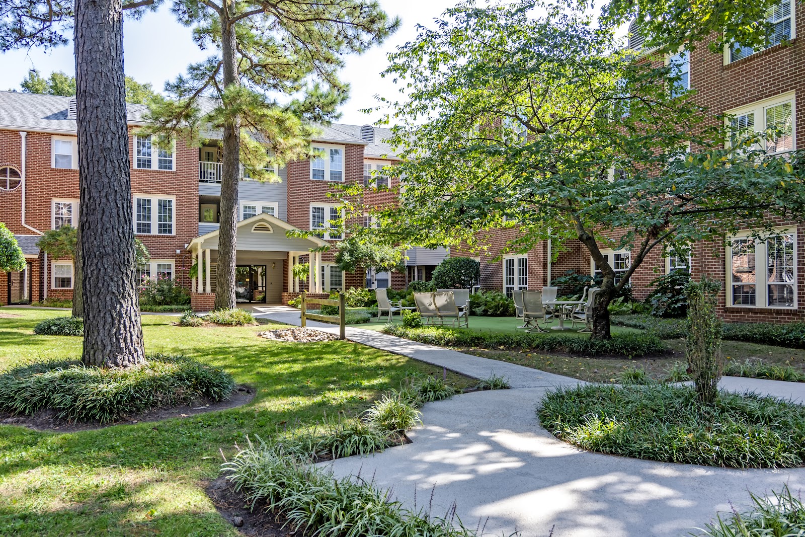 First Colonial Inn