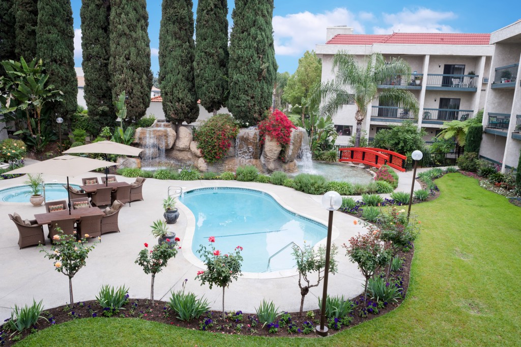 Arcadia Gardens Retirement Hotel