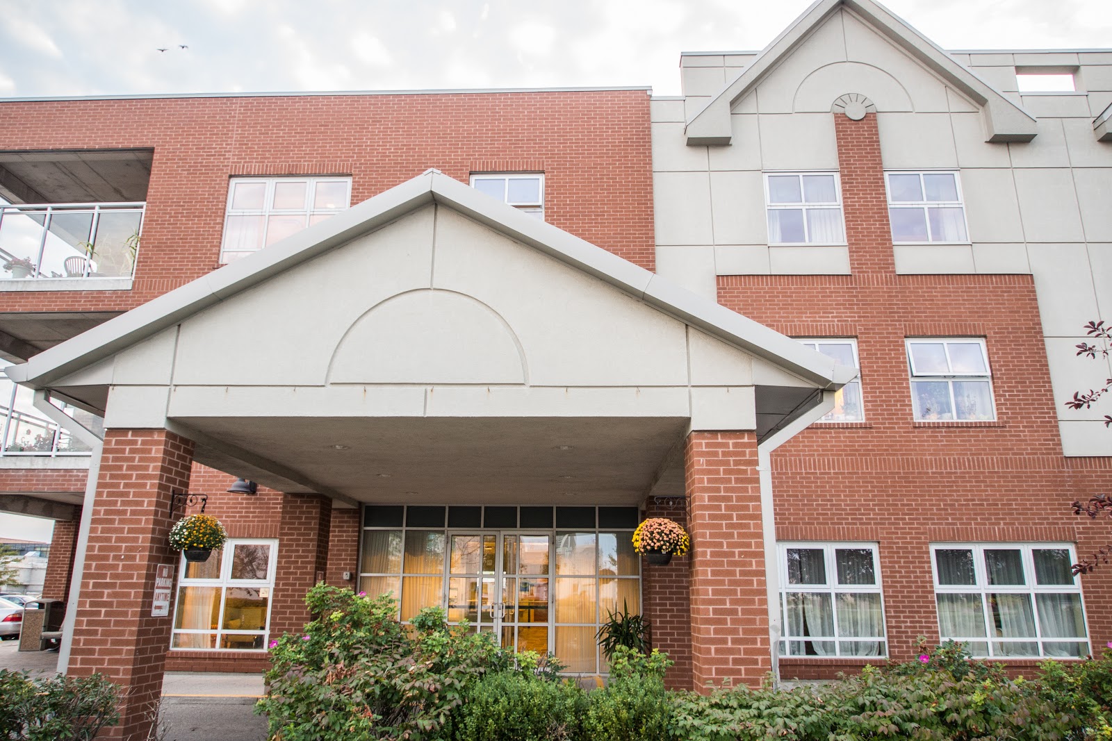 Langstaff Square Care Community