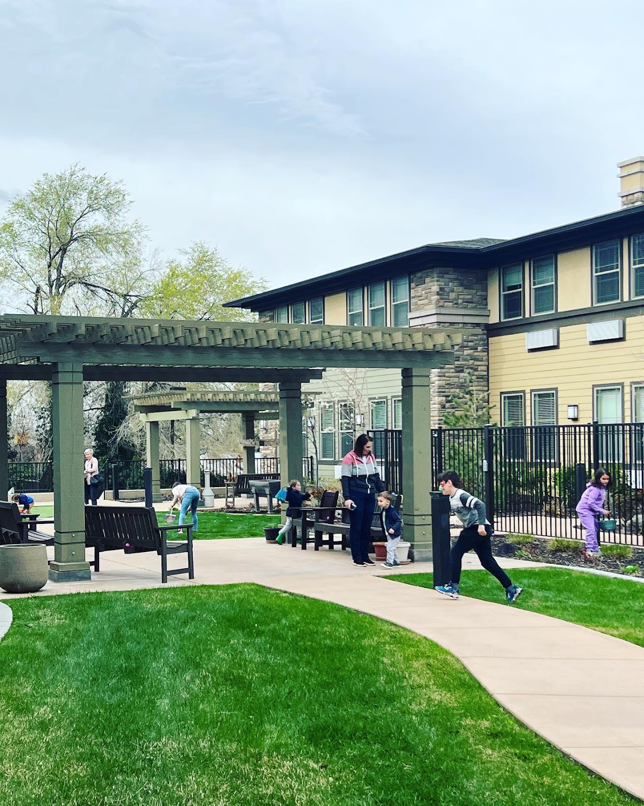 Spring Gardens Senior Living Holladay