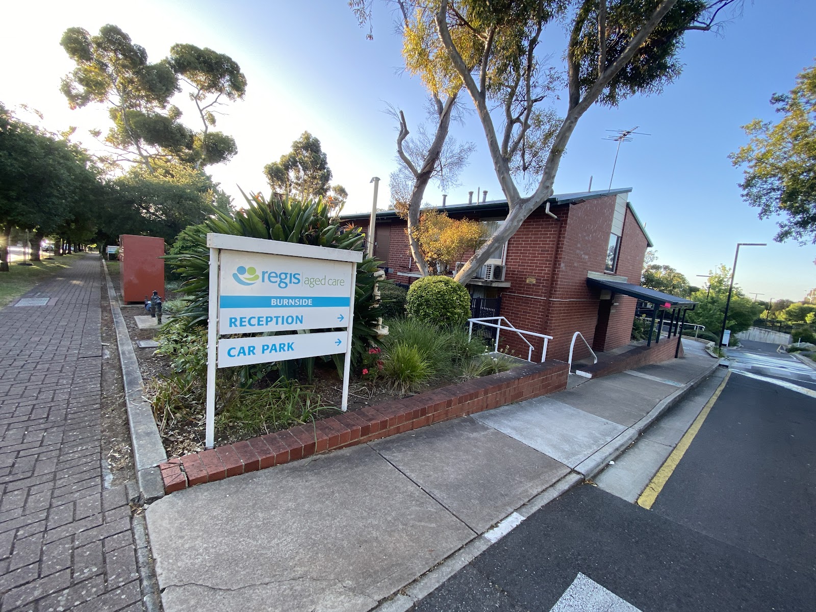 Regis Burnside (entry via Sturdee Street)