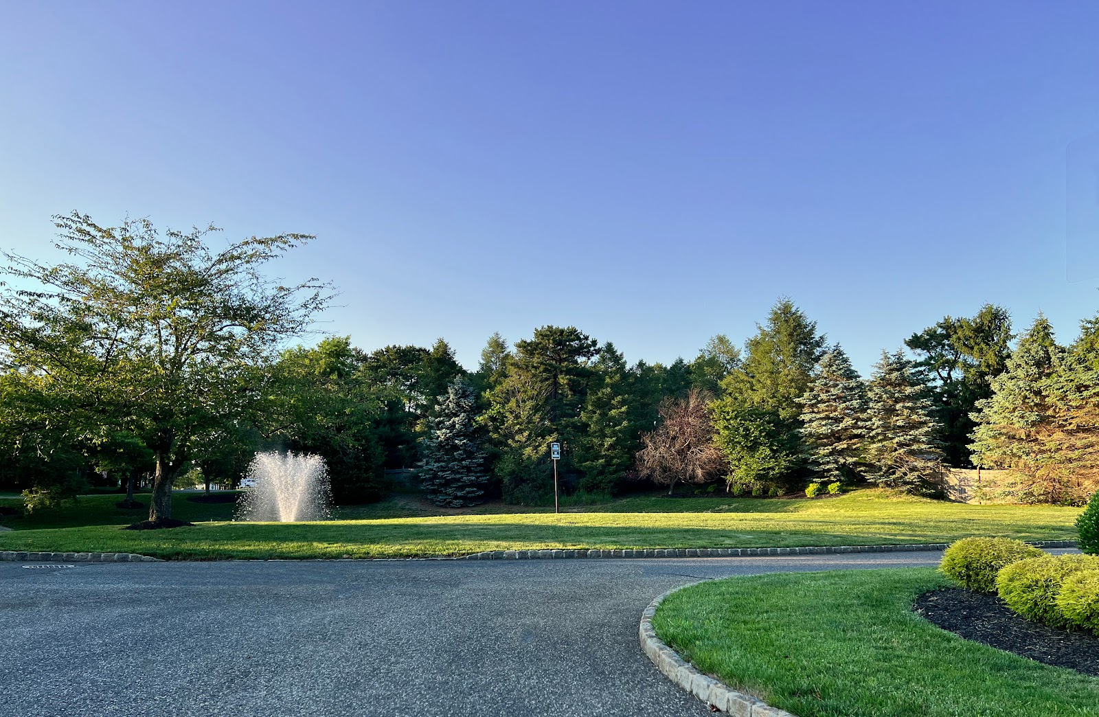 Country Walk of Lake Ridge