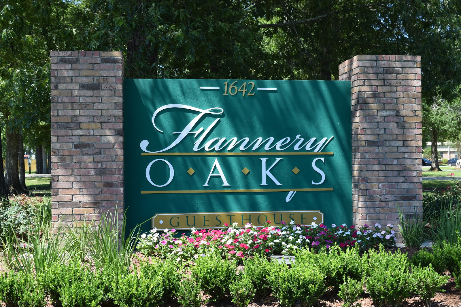 Flannery Oaks Guest House