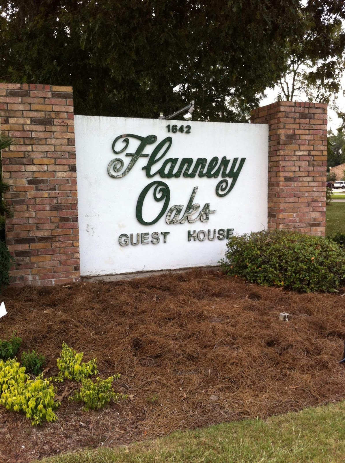 Flannery Oaks Guest House