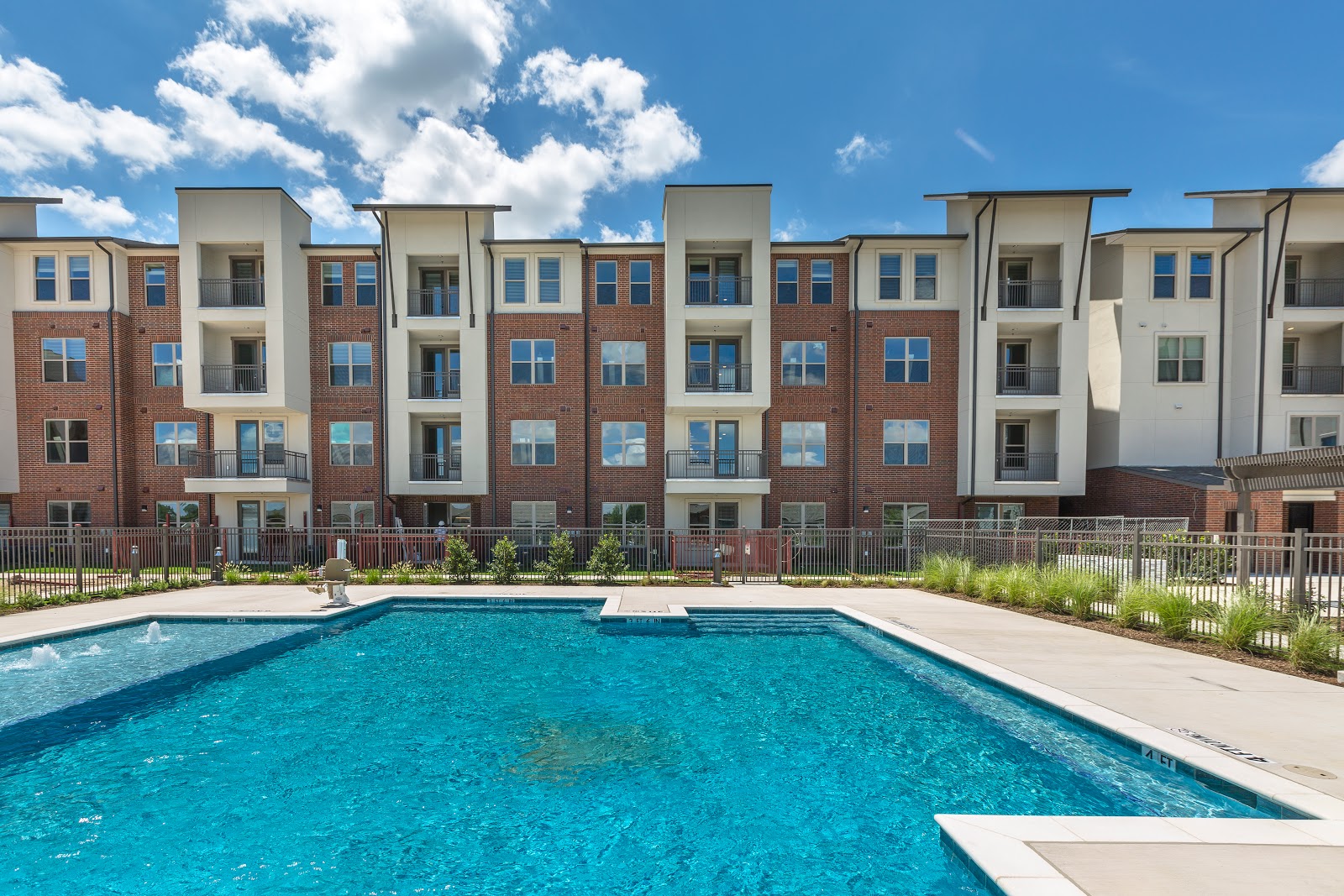 The Luxe at Cedar Hill