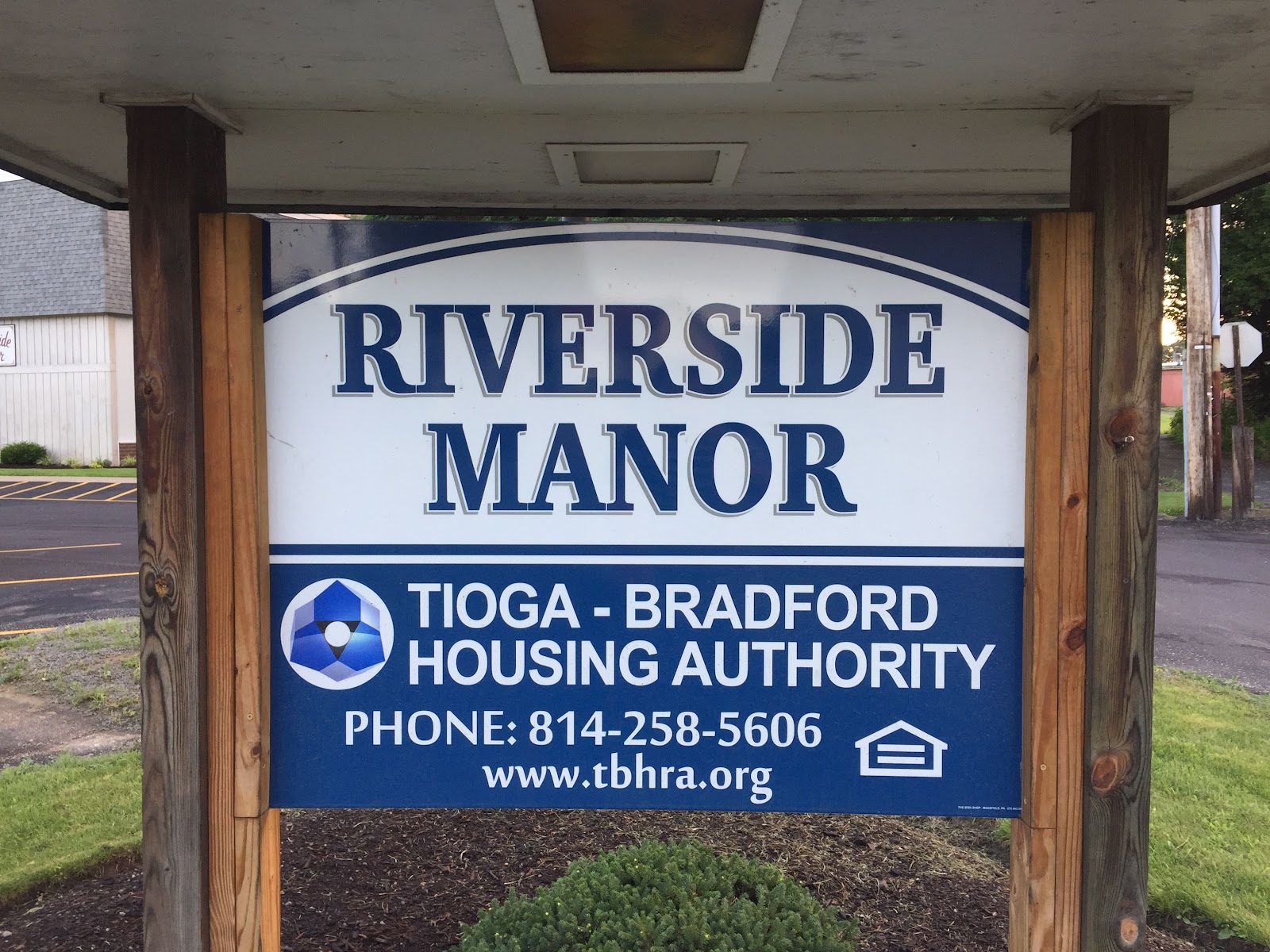 Riverside Manor