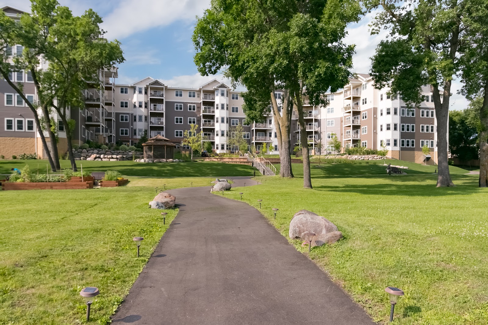 Applewood Pointe of Champlin