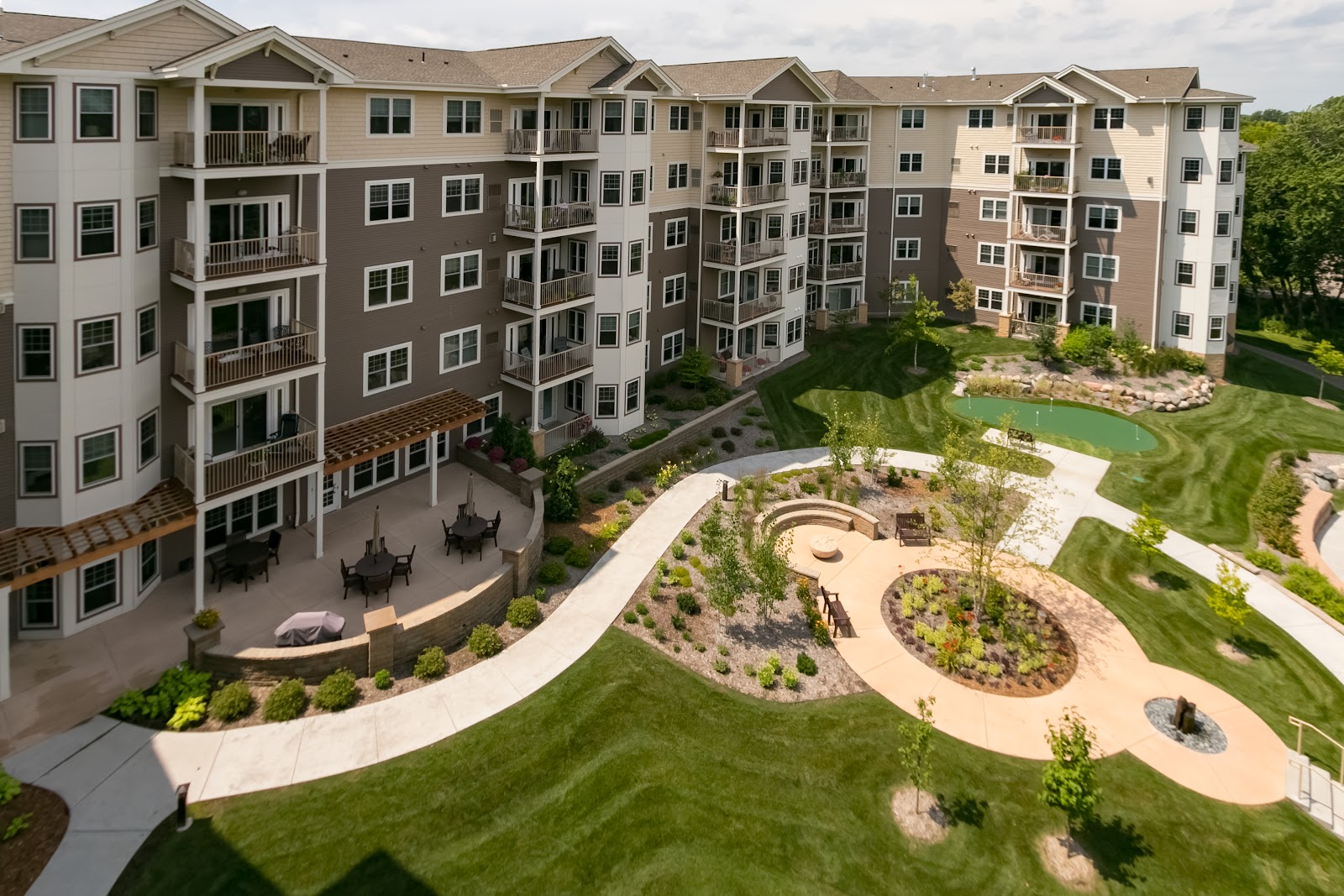 Applewood Pointe of Champlin