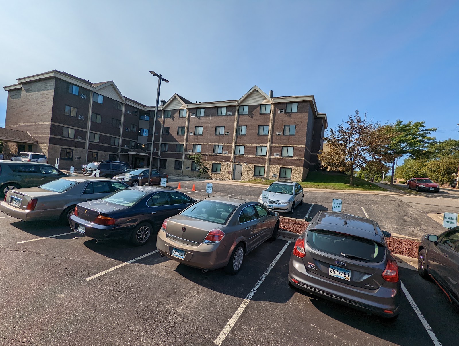 Lilac Parkway Apartments | An Ecumen Living Space