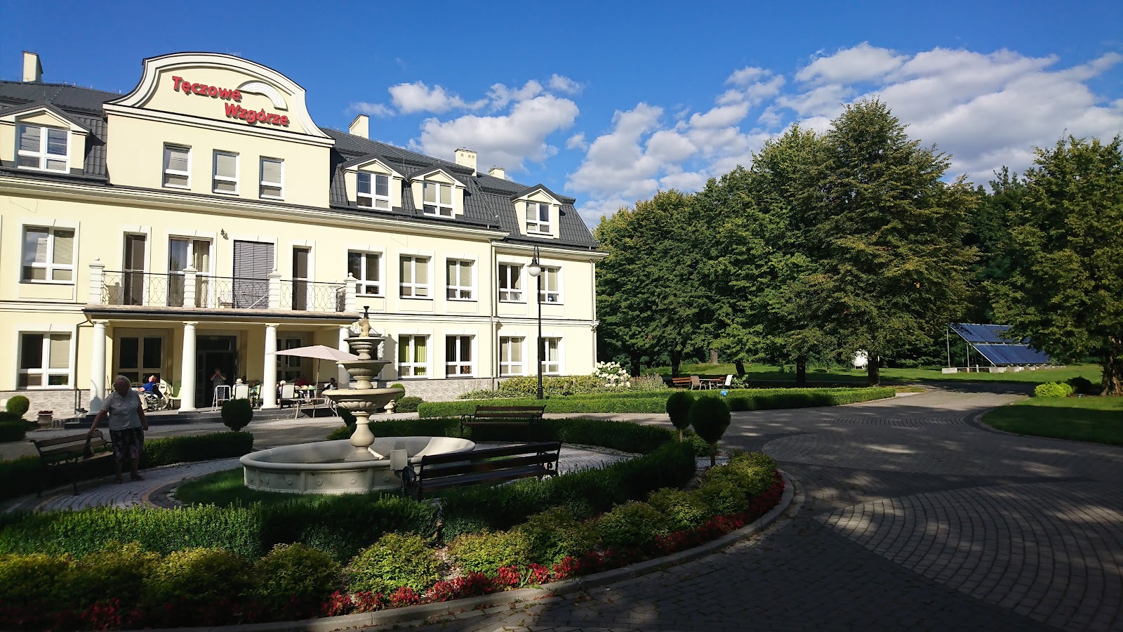 Dom Seniora "Tęczowe Wzgórze"