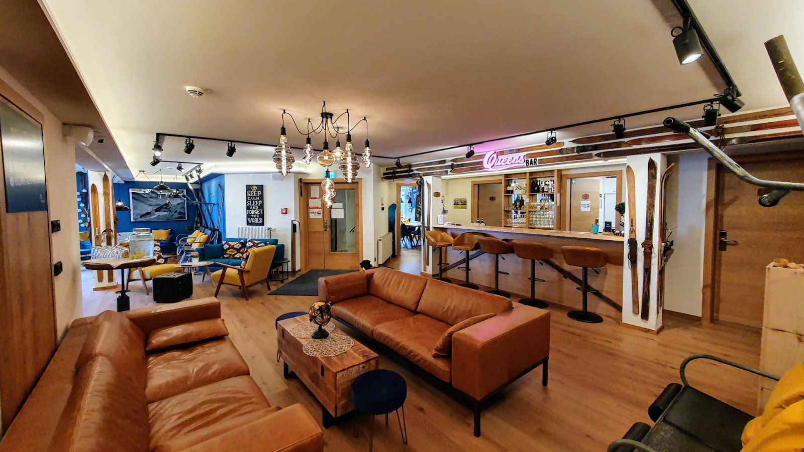 roomie alps hostel