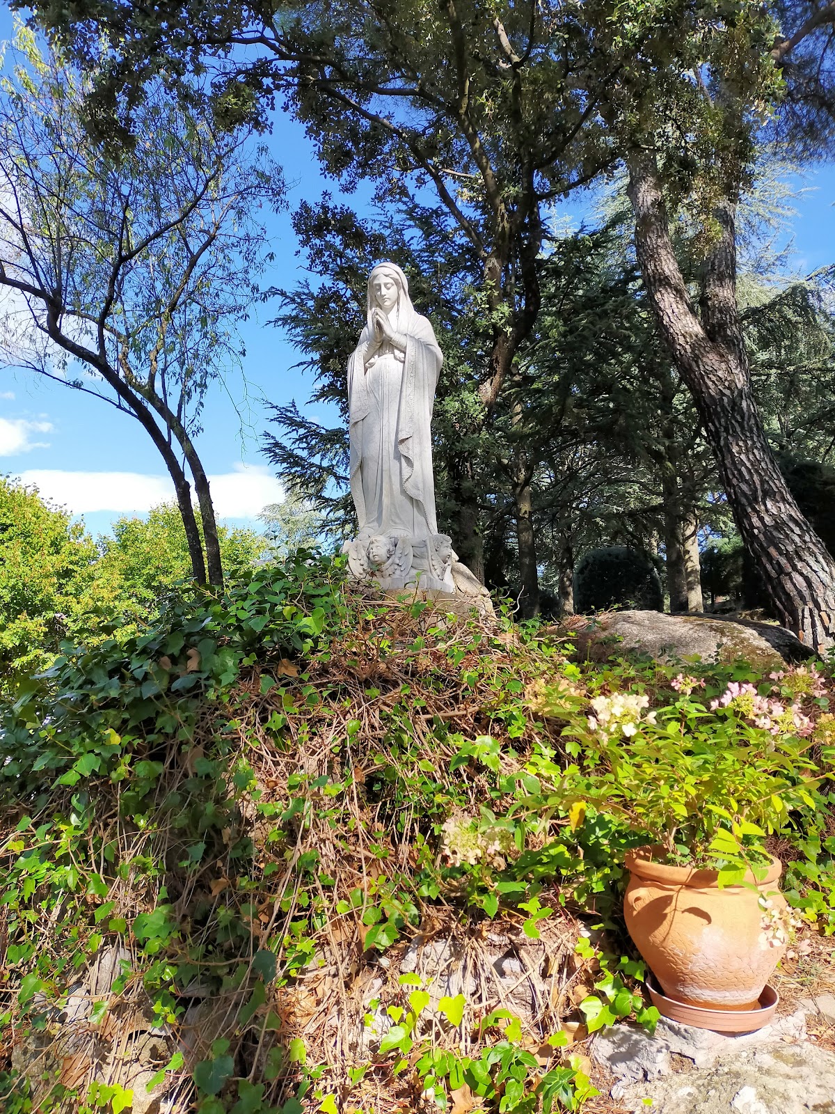 Casa De Espiritualidad "Las Rosas"