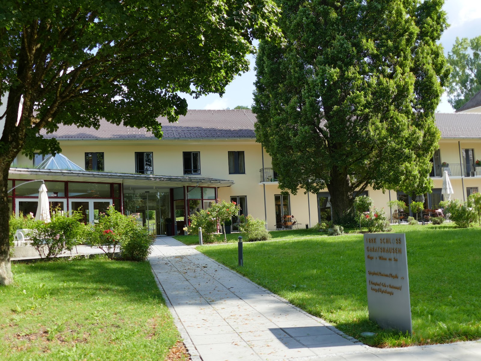 BRK Schloss Garatshausen, Pflegen und Wohnen am See und Schlossparkresidenz