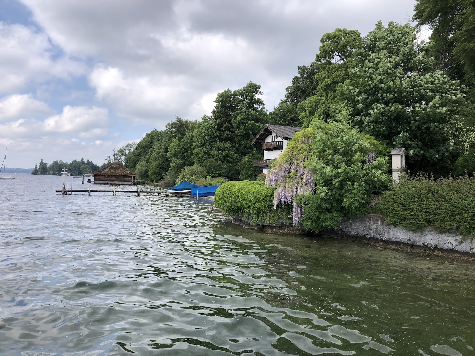 BRK Schloss Garatshausen, Pflegen und Wohnen am See und Schlossparkresidenz