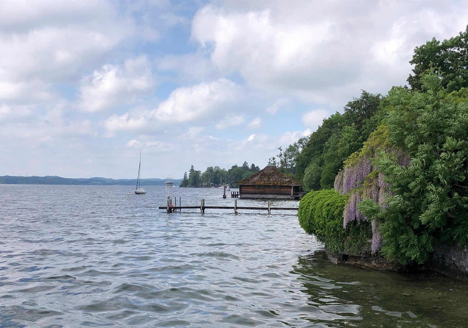 BRK Schloss Garatshausen, Pflegen und Wohnen am See und Schlossparkresidenz