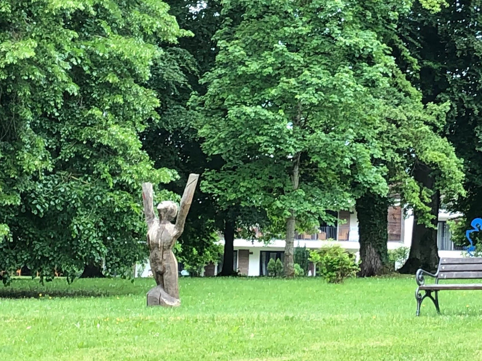 BRK Schloss Garatshausen, Pflegen und Wohnen am See und Schlossparkresidenz