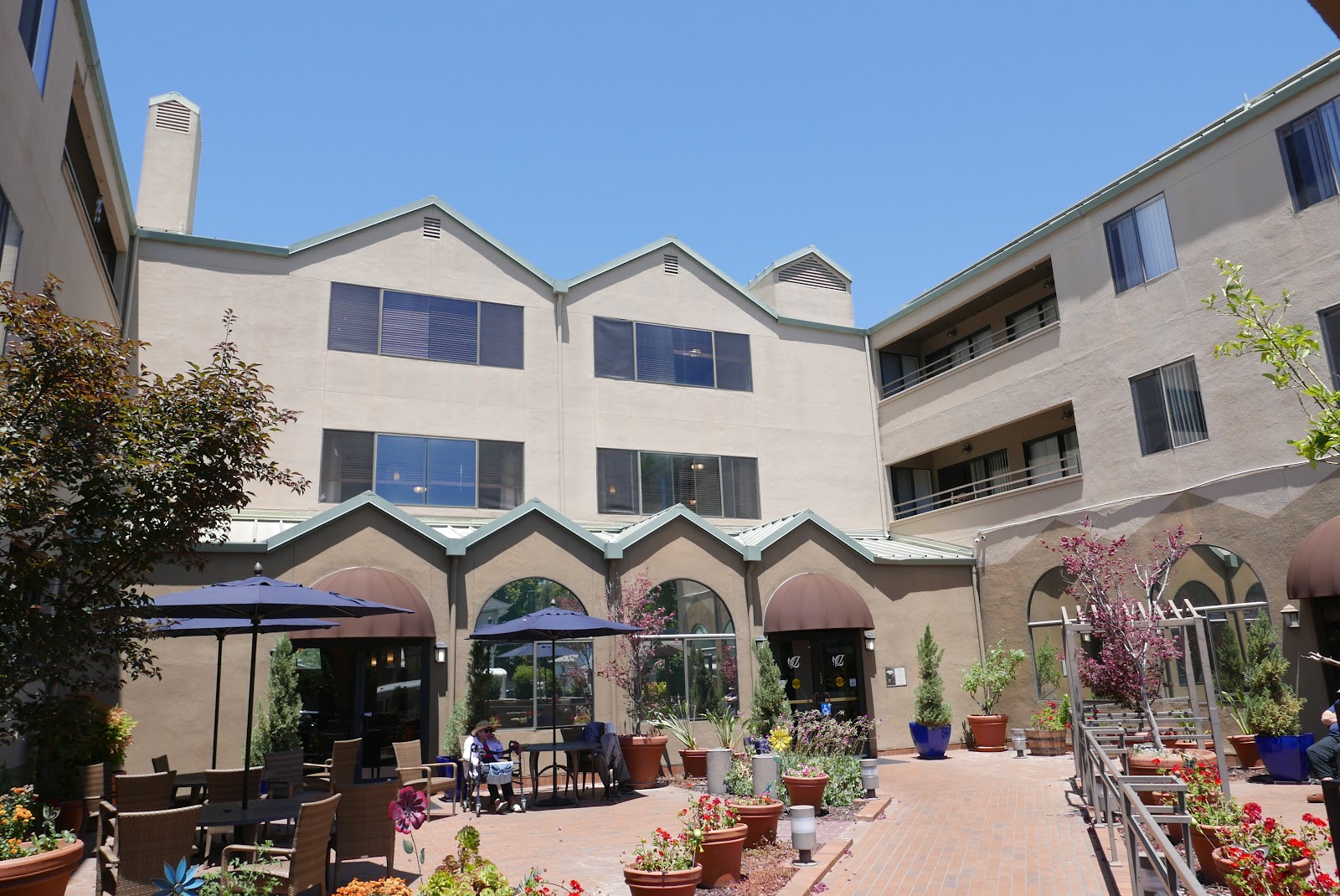San Leandro Senior Living
