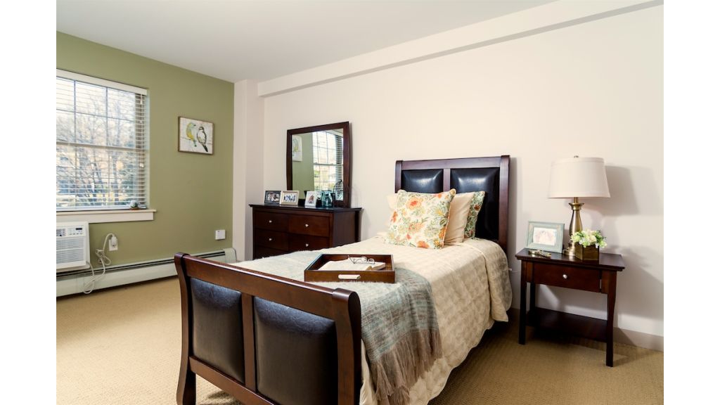 San Leandro Senior Living