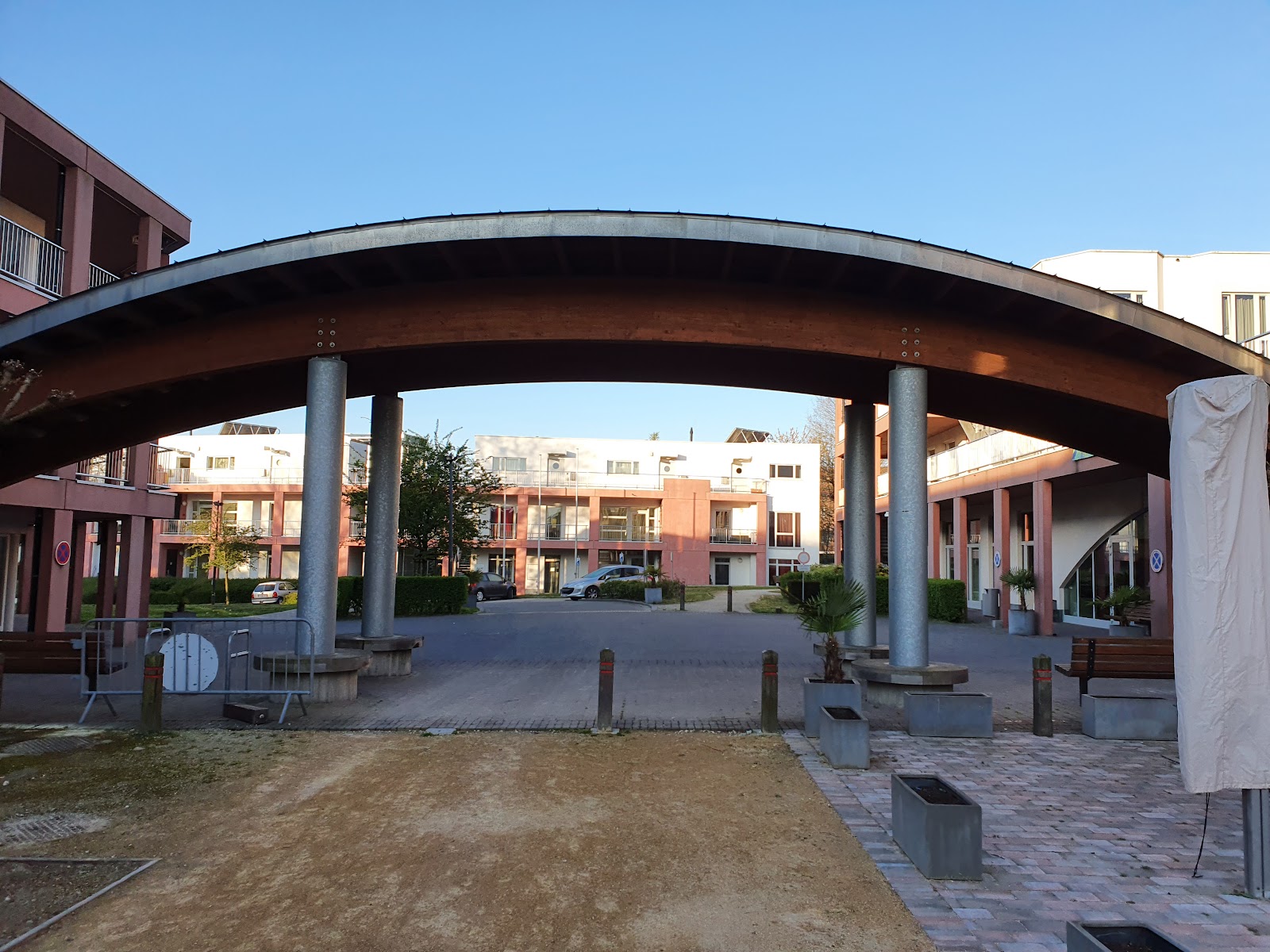 Les Eglantines