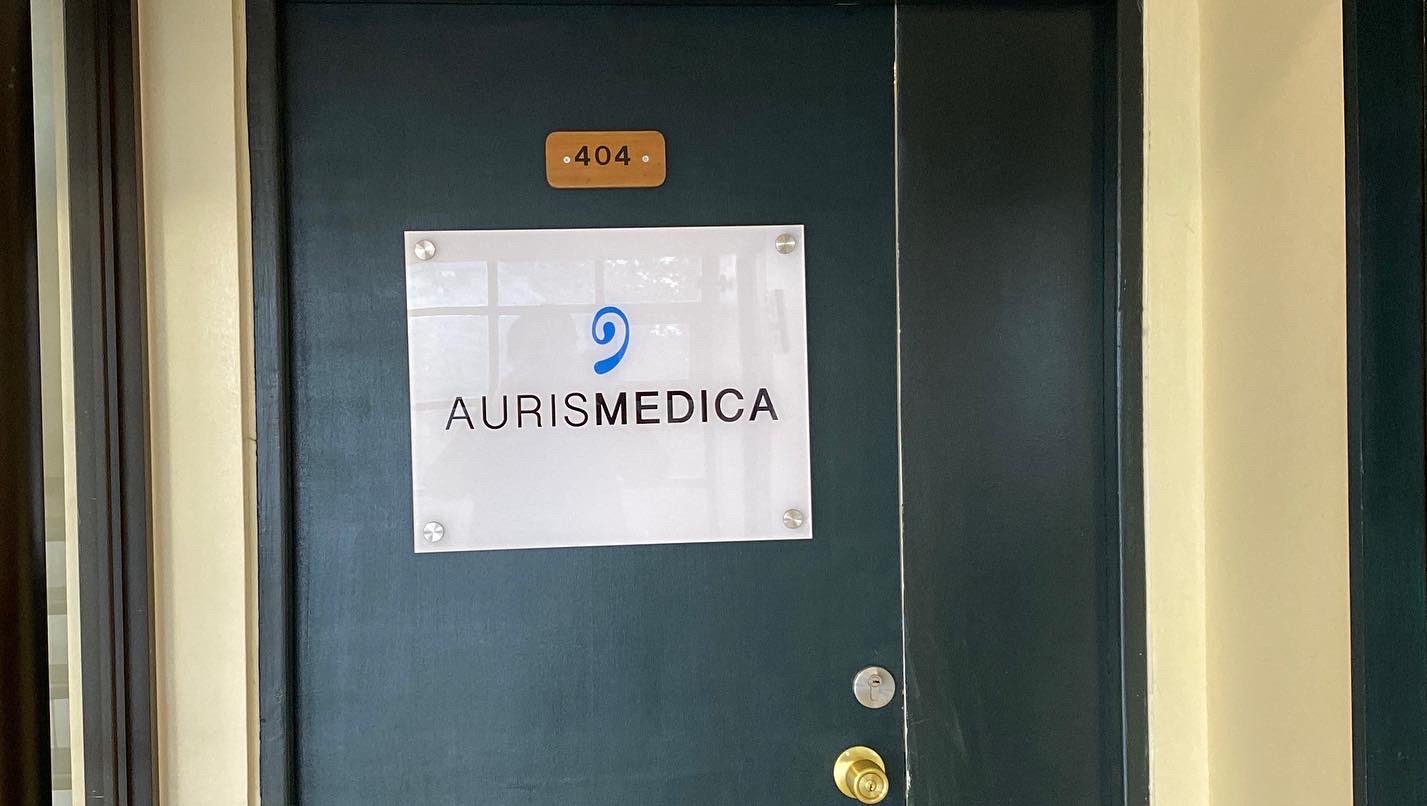Auris medica Villarrica. Dr. ORL Nicolás Castañeda y Flga. Brenda Glade.