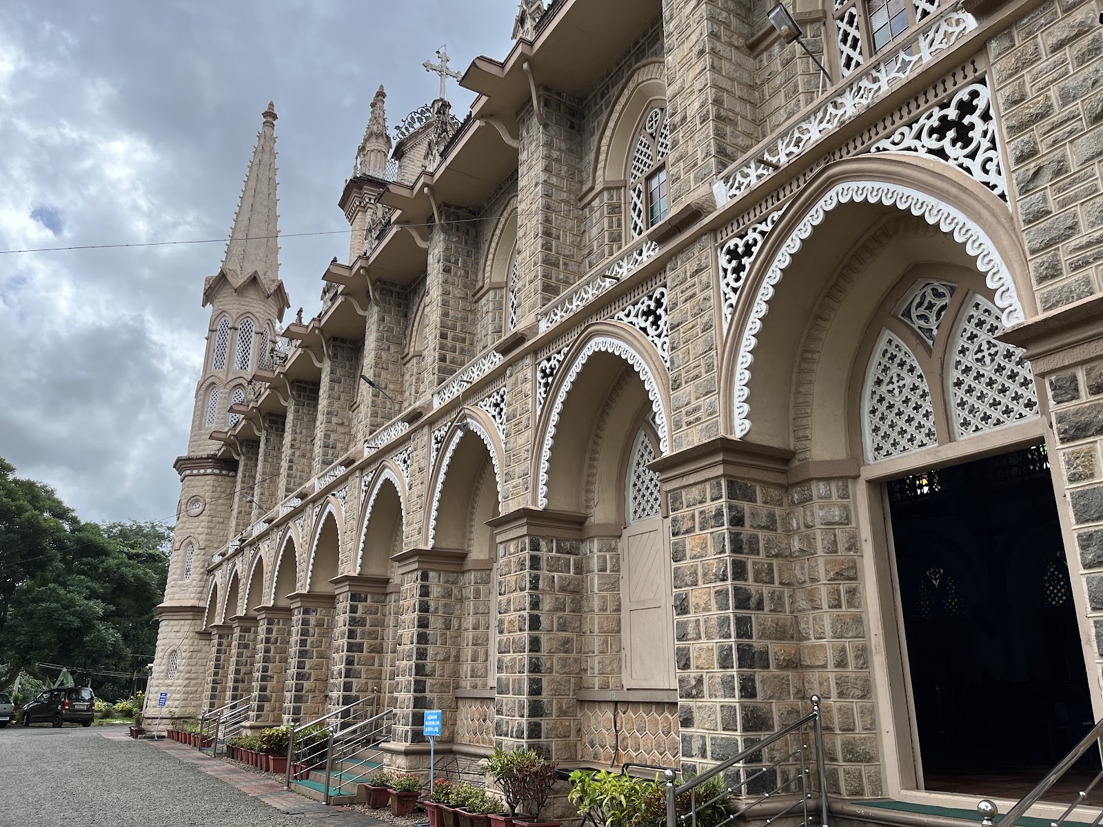 Mulamoottil Eye Hospital & Research Center
