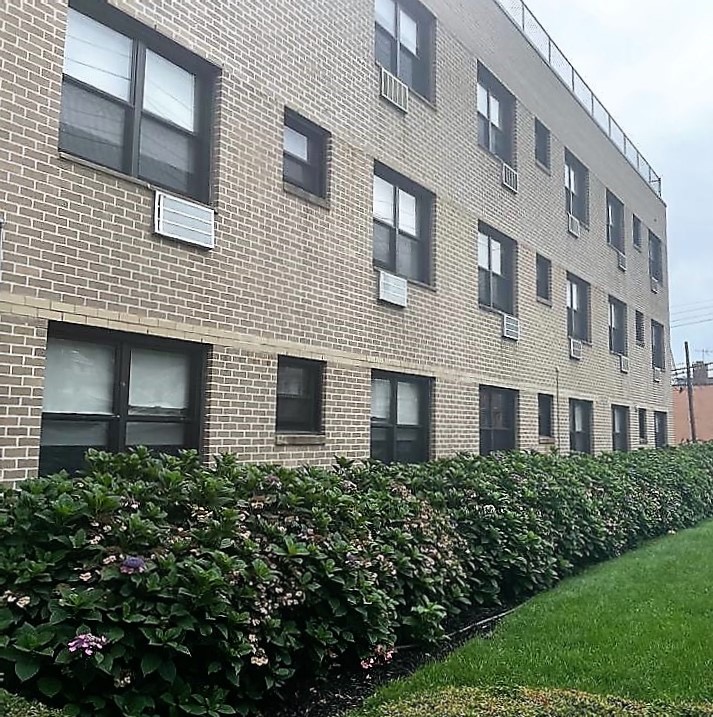 Hollis Park Manor