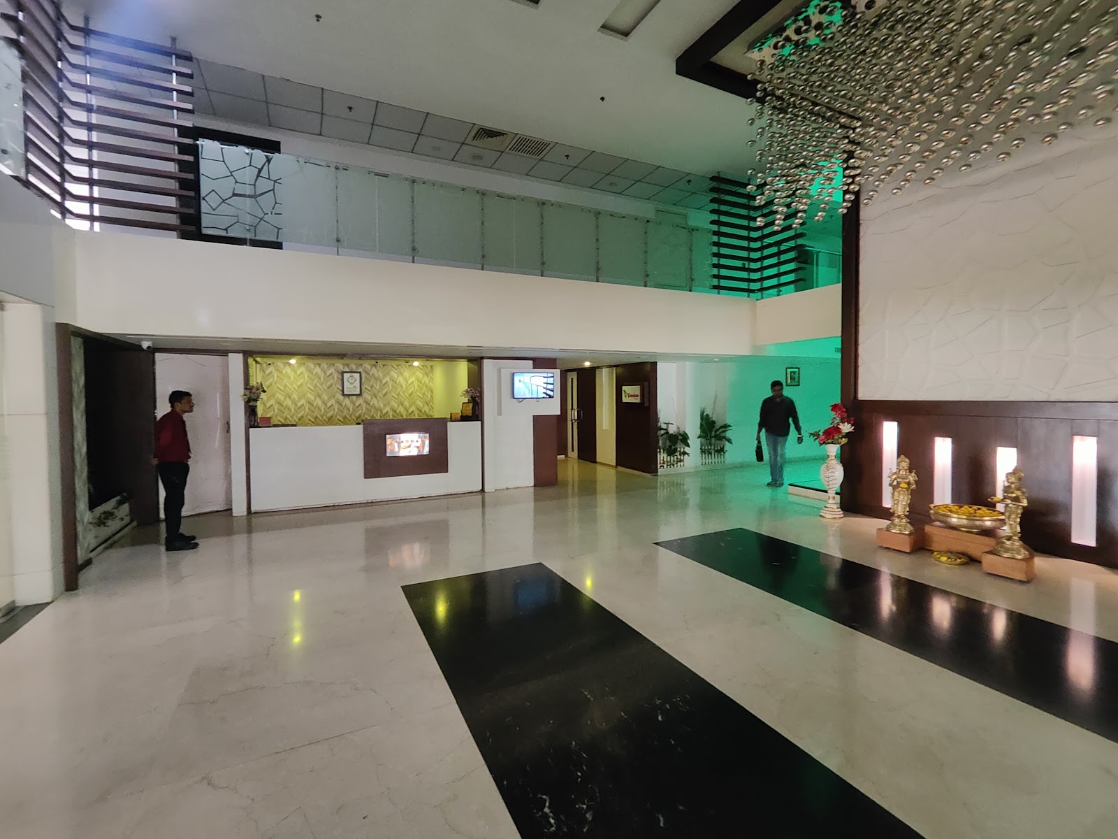 Hotlines Falcons Nest Hotel(Vindhu Restaurant)