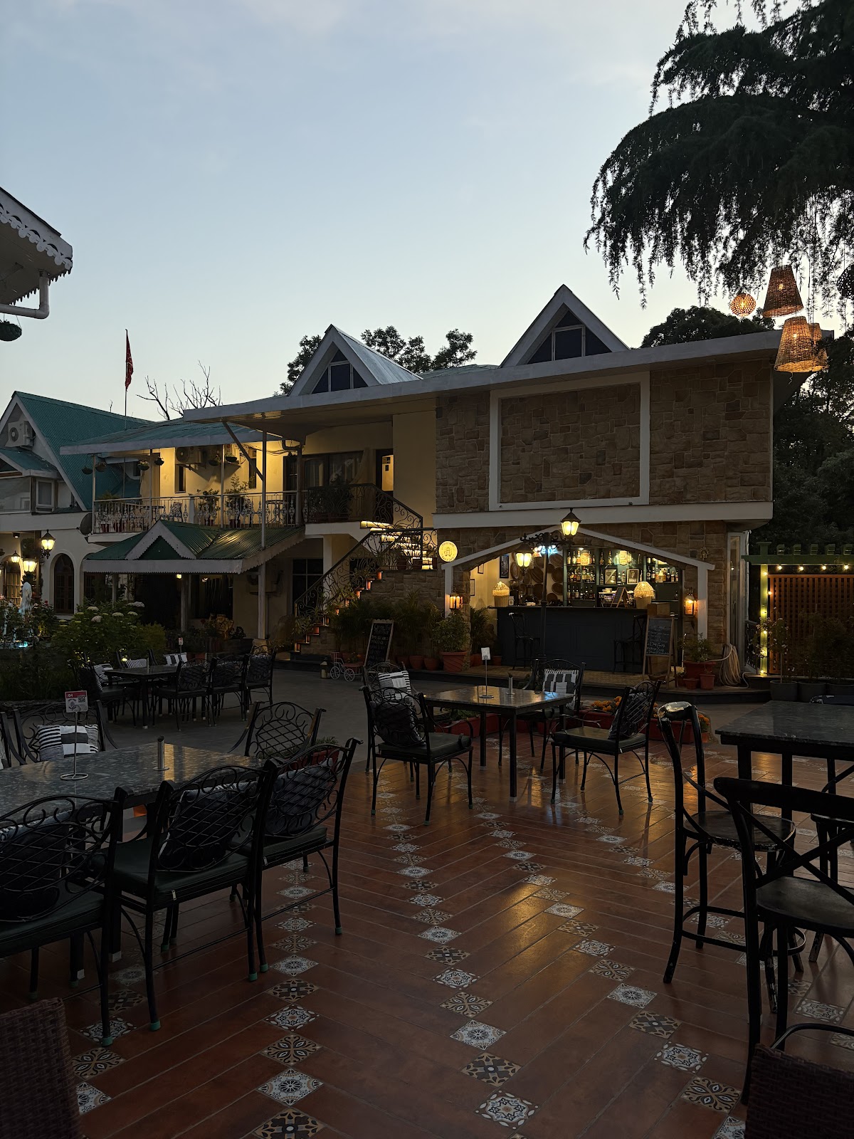 Tipsy Yake A Rooftop Bar & Grill @ Hotel Mount View