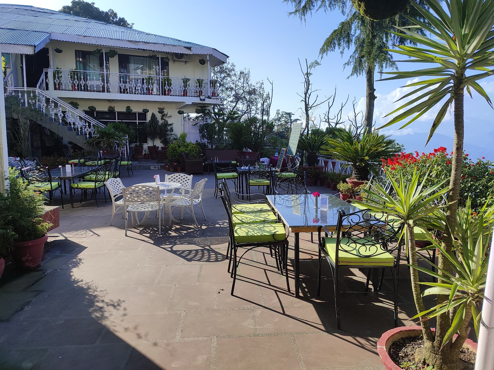 Tipsy Yake A Rooftop Bar & Grill @ Hotel Mount View