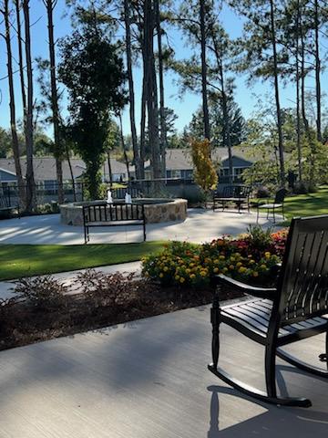 Manor Lake Assisted Living, Memory Care & Independent Living - Hickory Flat