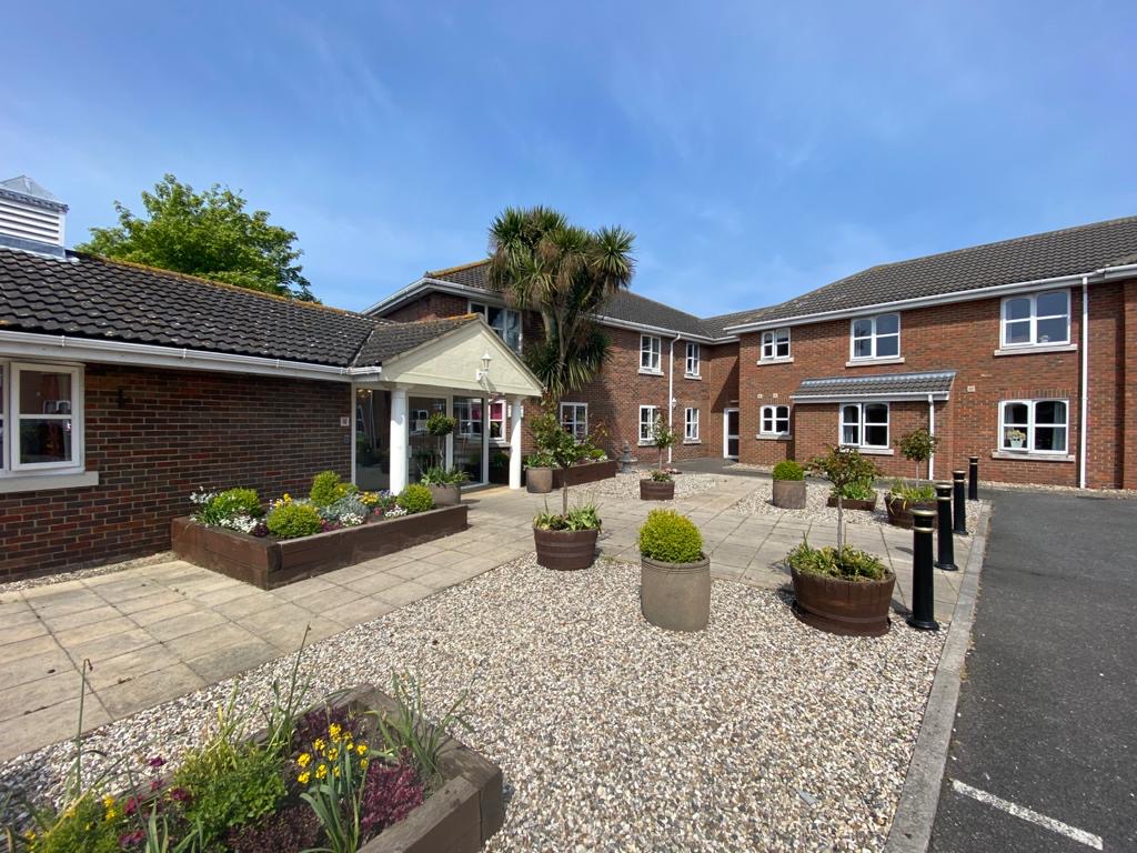 Elizabeth House Care Home | Runwood Homes Senior Living