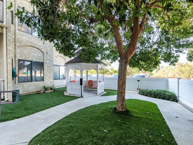 Vista Corona Senior Living