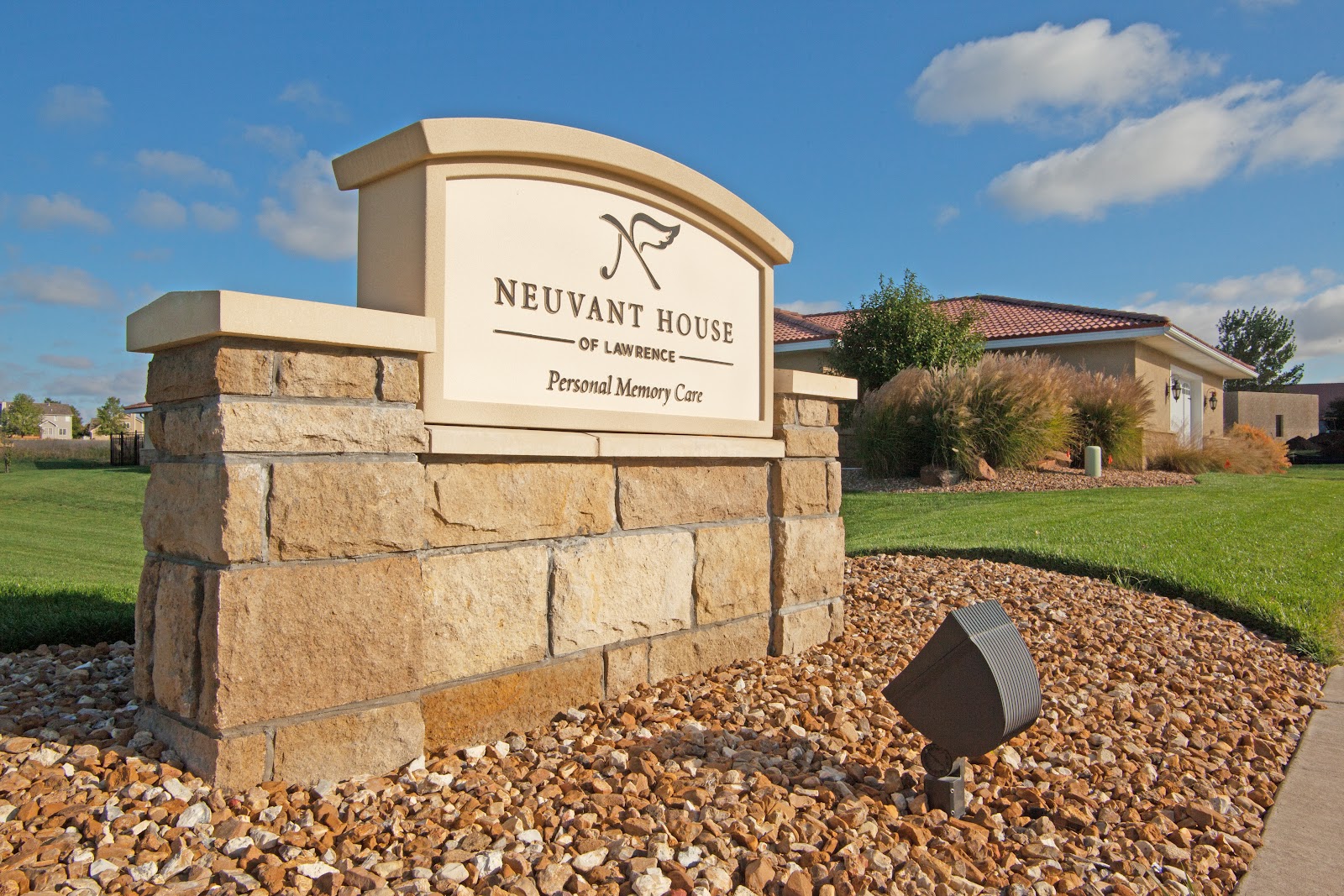Neuvant House of Lawrence