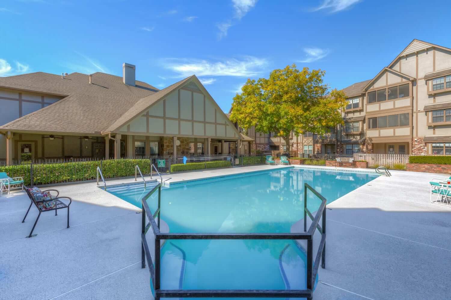 Country Club At Woodland Hills