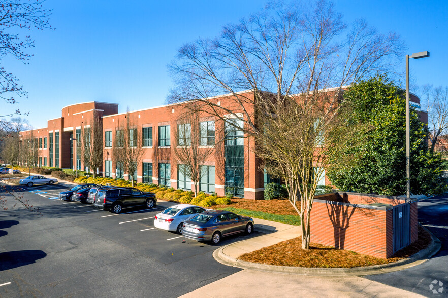Gracious Living Adult Day & Health Care Center-Huntersville, S. Charlotte, Pineville