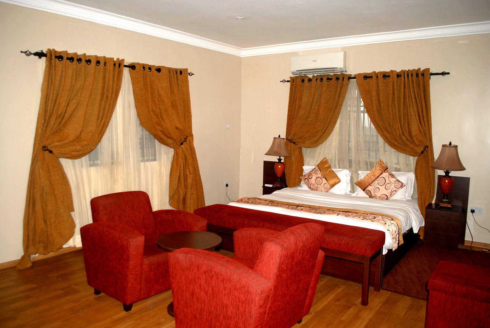 Grand Inn & Suites