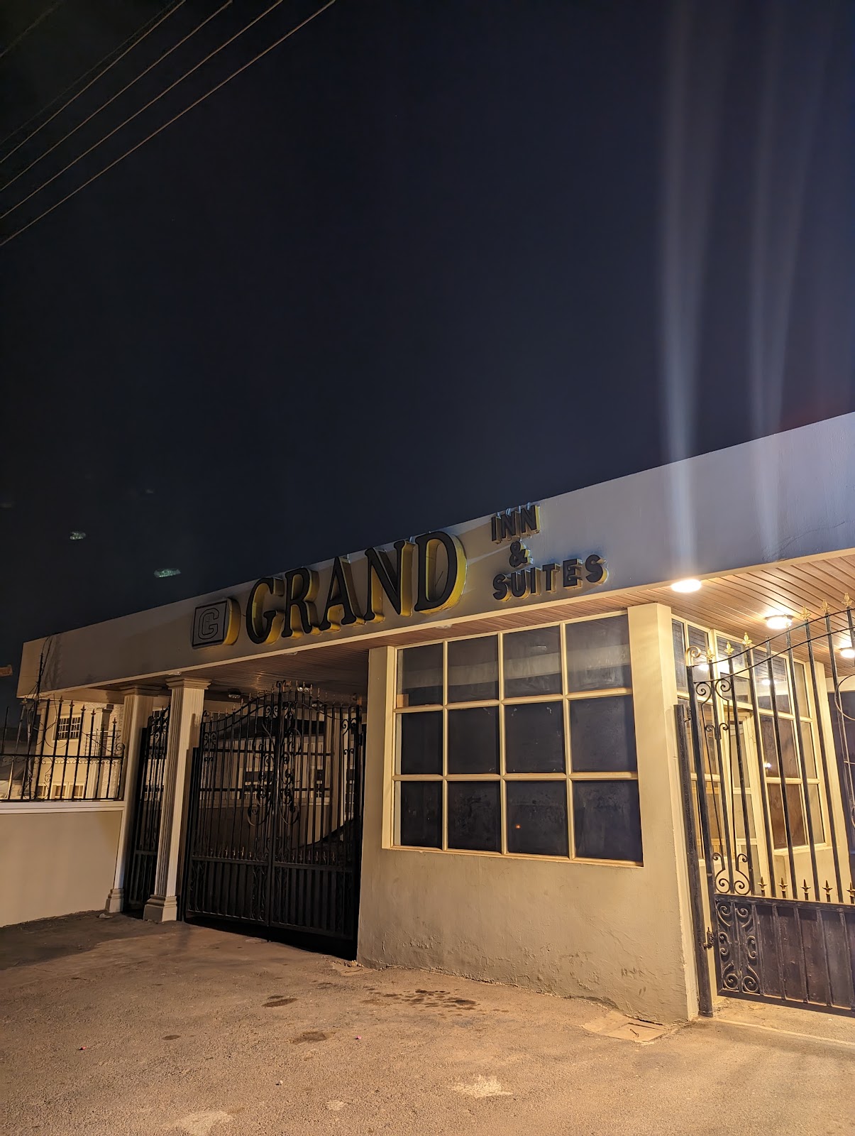 Grand Inn & Suites