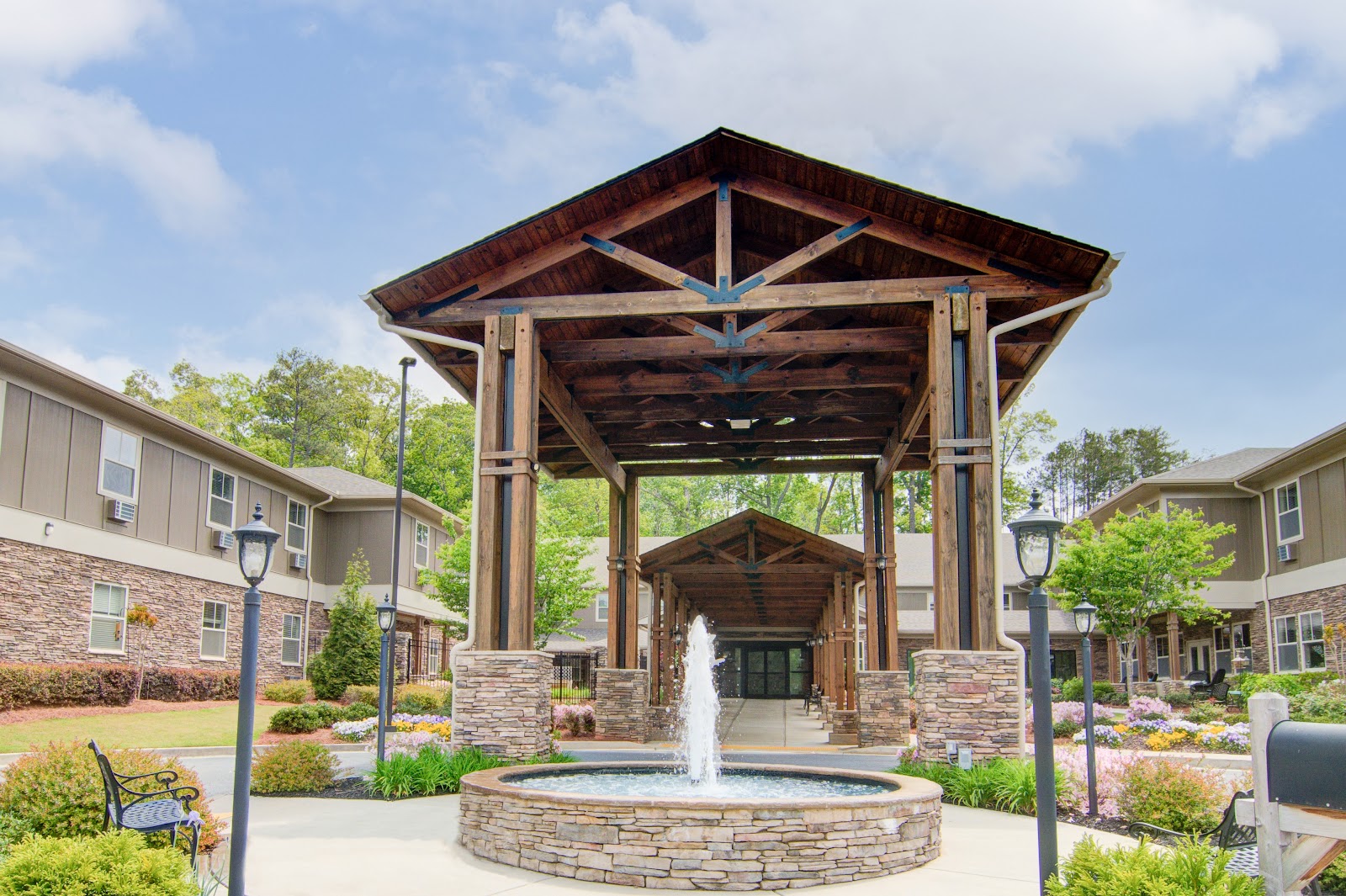 Oaks at Towne Lake (senior living)