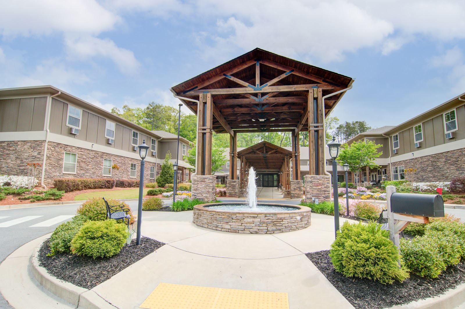 Oaks at Towne Lake (senior living)