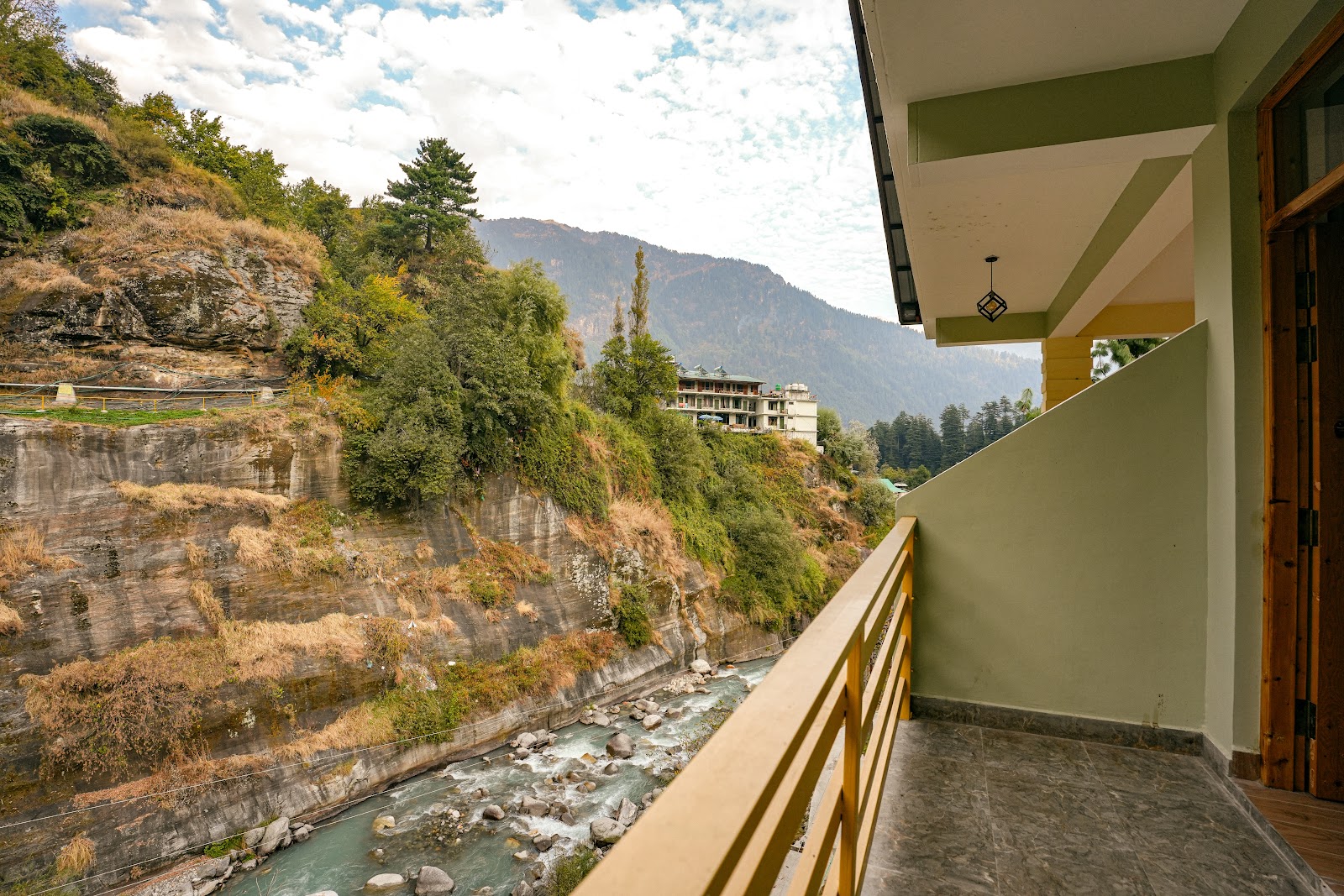 Hotel The Himalayan Stories - A Riverside Heaven Resort (Pure Vegetarian), Your next peaceful and offbeat stay in Manali