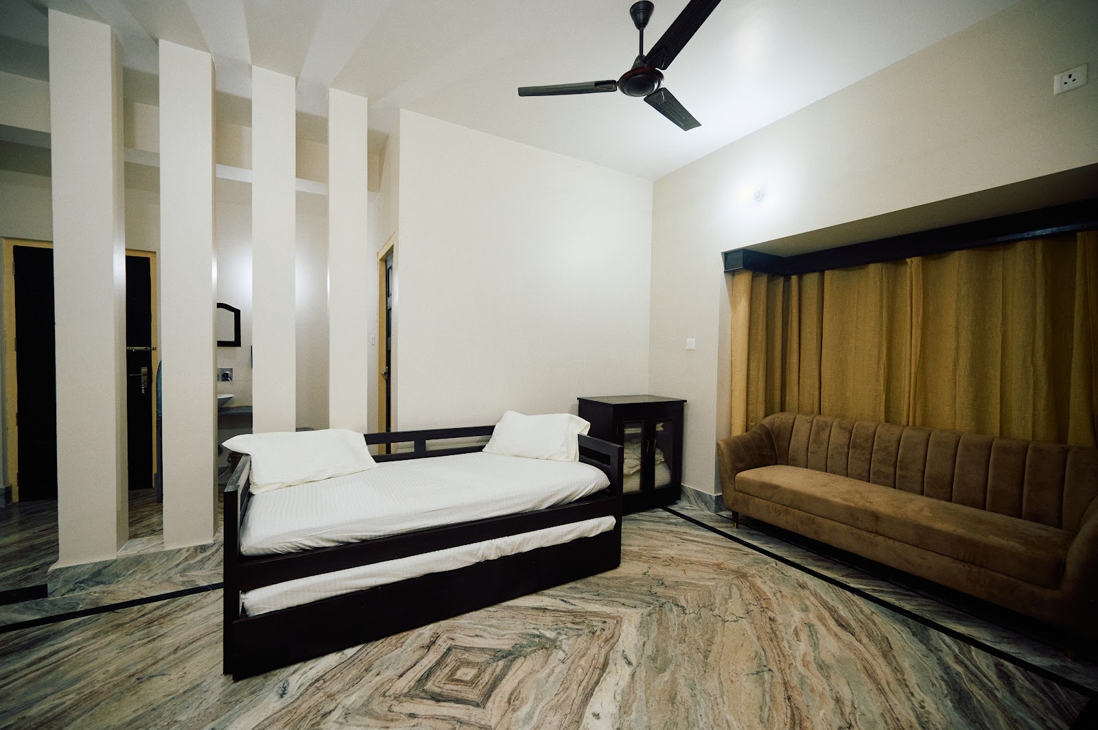 Shri Krishna Sharanam Guest House