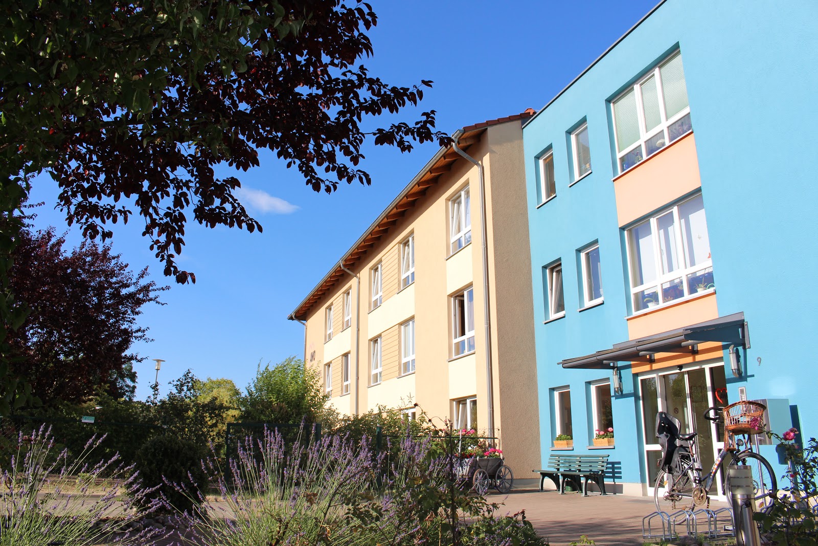 Altenpflegeheim Wohnen "Am Weinberg"