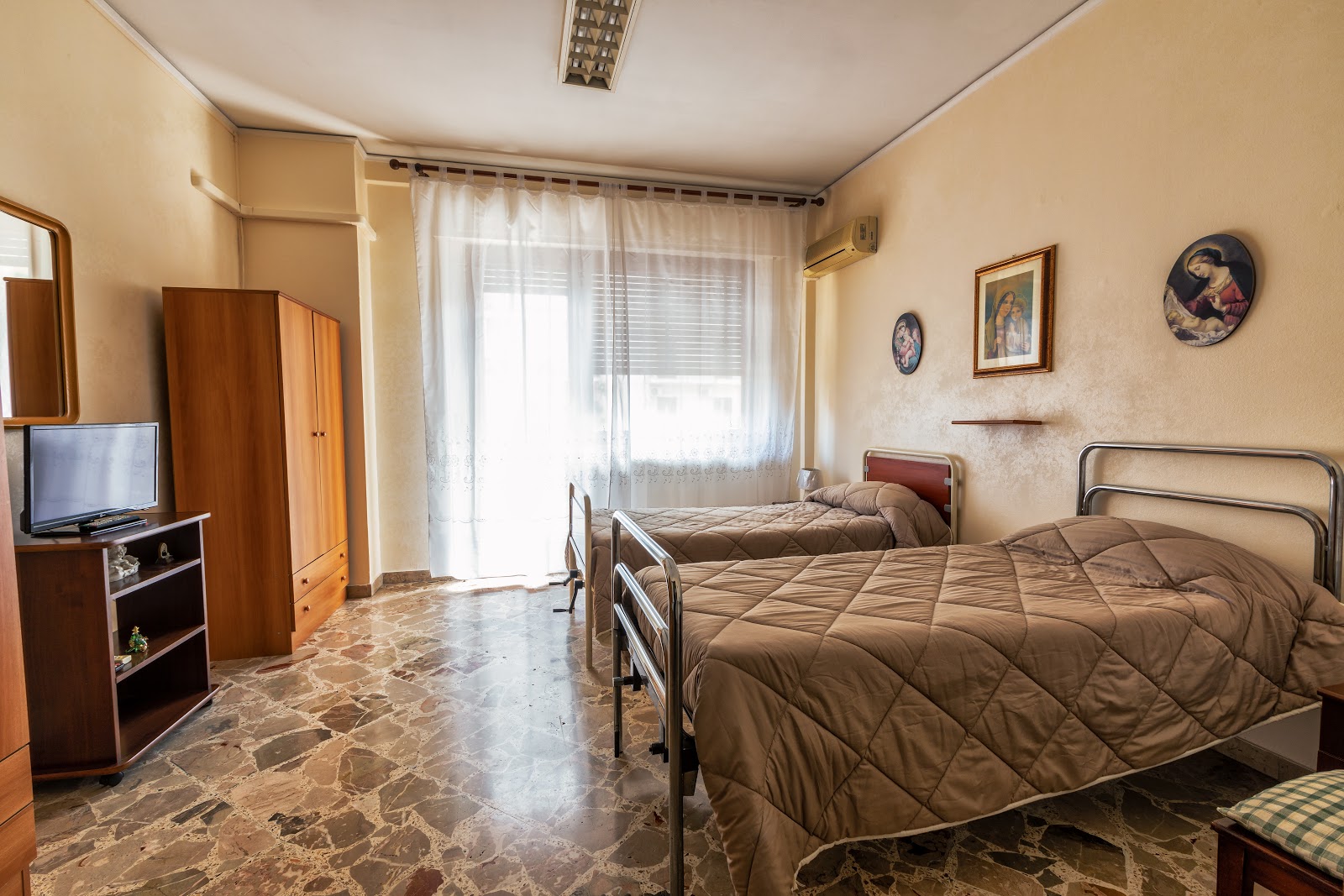 Aurora - Azzurra - Casa Famiglia - Casa di Riposo - Comunità Alloggio x Anziani