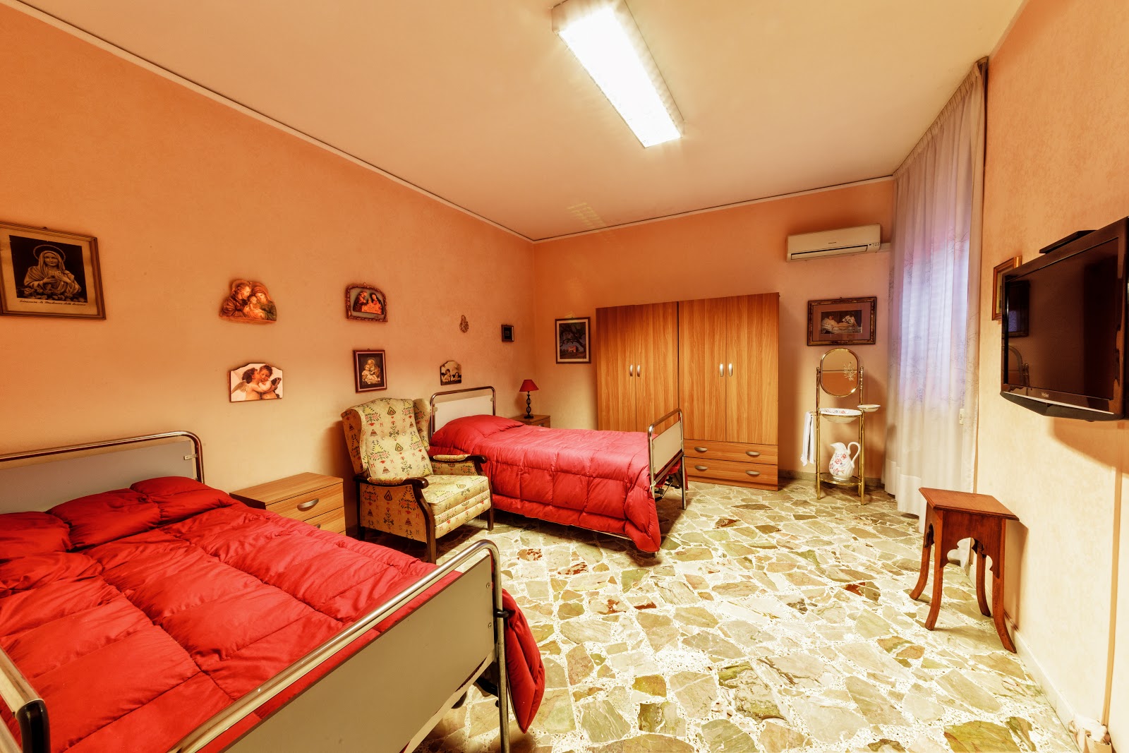 Aurora - Azzurra - Casa Famiglia - Casa di Riposo - Comunità Alloggio x Anziani