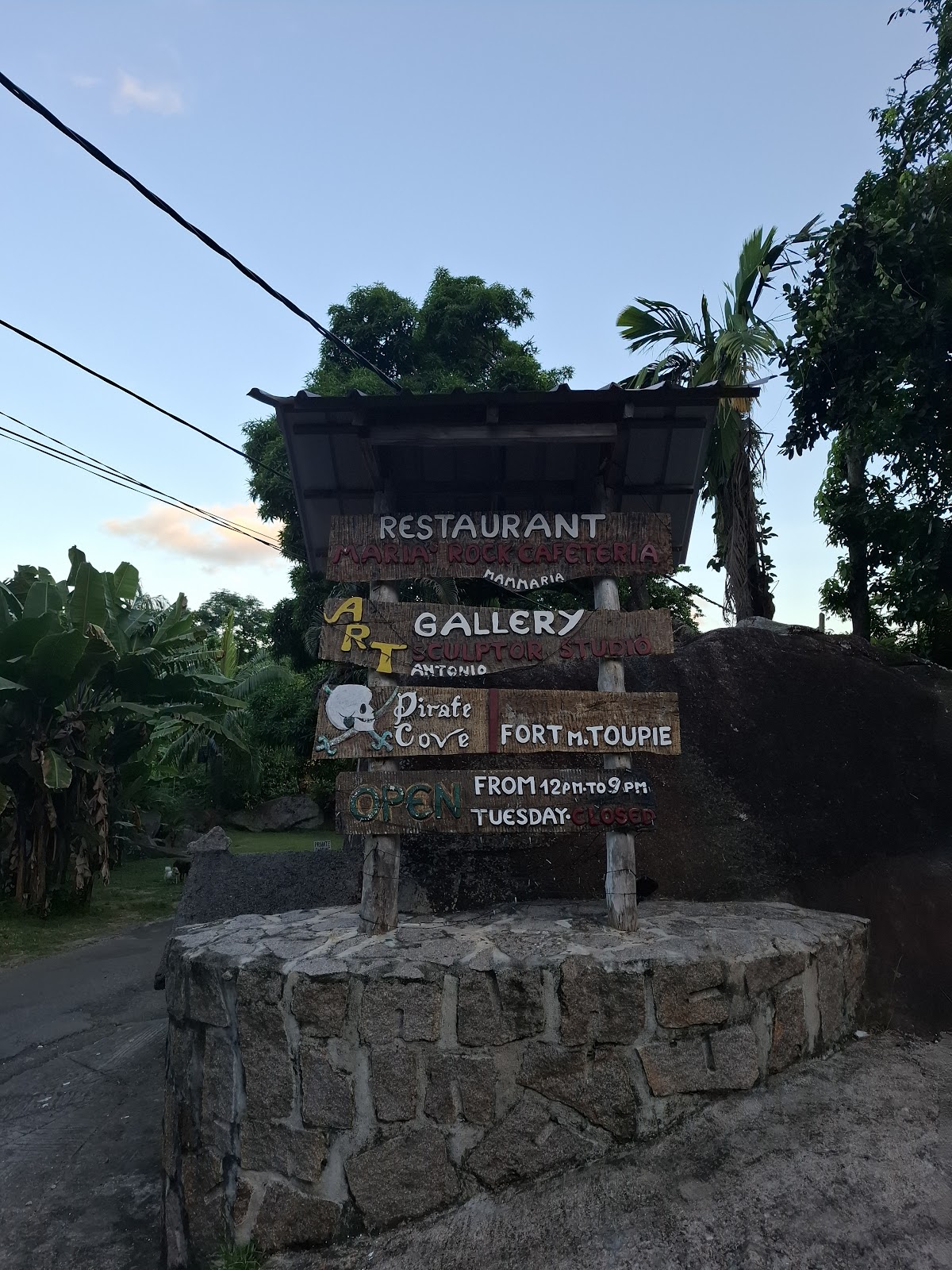 Maria's Rock Cafeteria