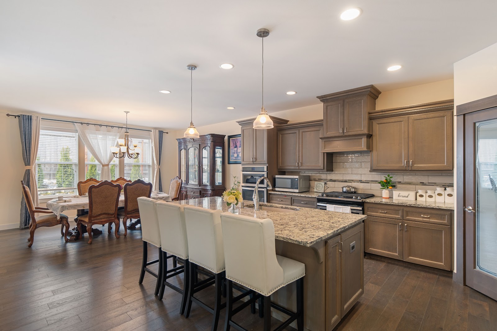 Royal Arms Adult Family Home in Manorwood and Sunrise,Puyallup