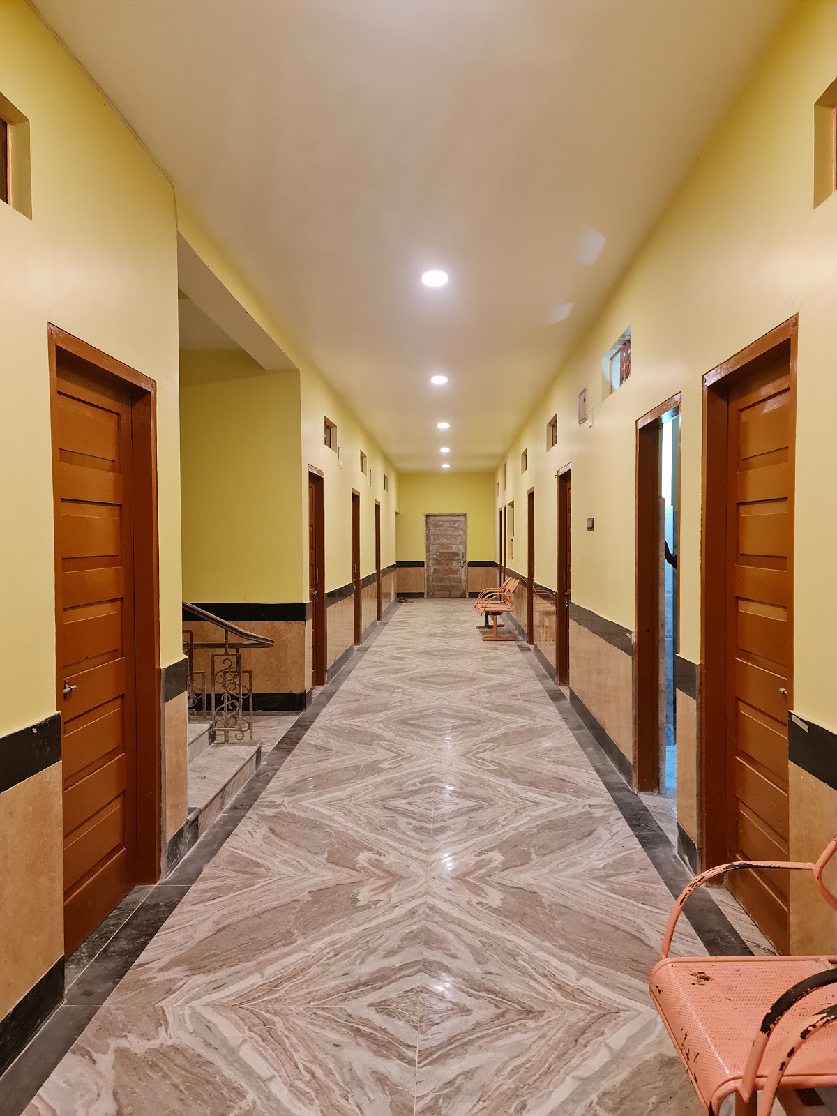 Pranjal Shri Hospital (Dr. Ravindra & Dr. Vinita)