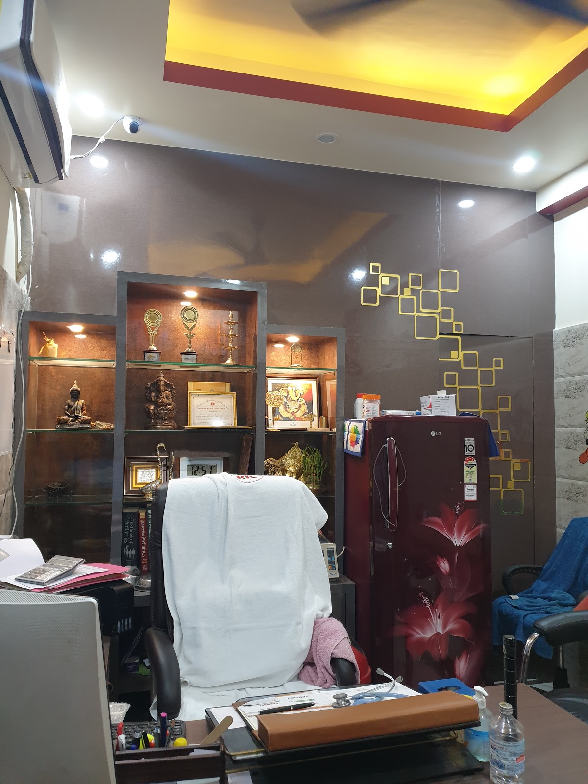 Pranjal Shri Hospital (Dr. Ravindra & Dr. Vinita)