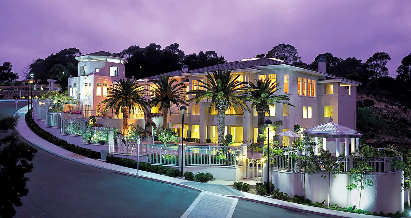Sea Bluffs, Ivy Signature Living